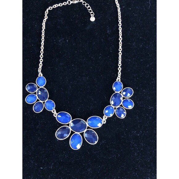 Statement Bib Necklace faceted Two Tones Of  Blue Lucite beads Gold Tone 19” - Picture 5 of 7